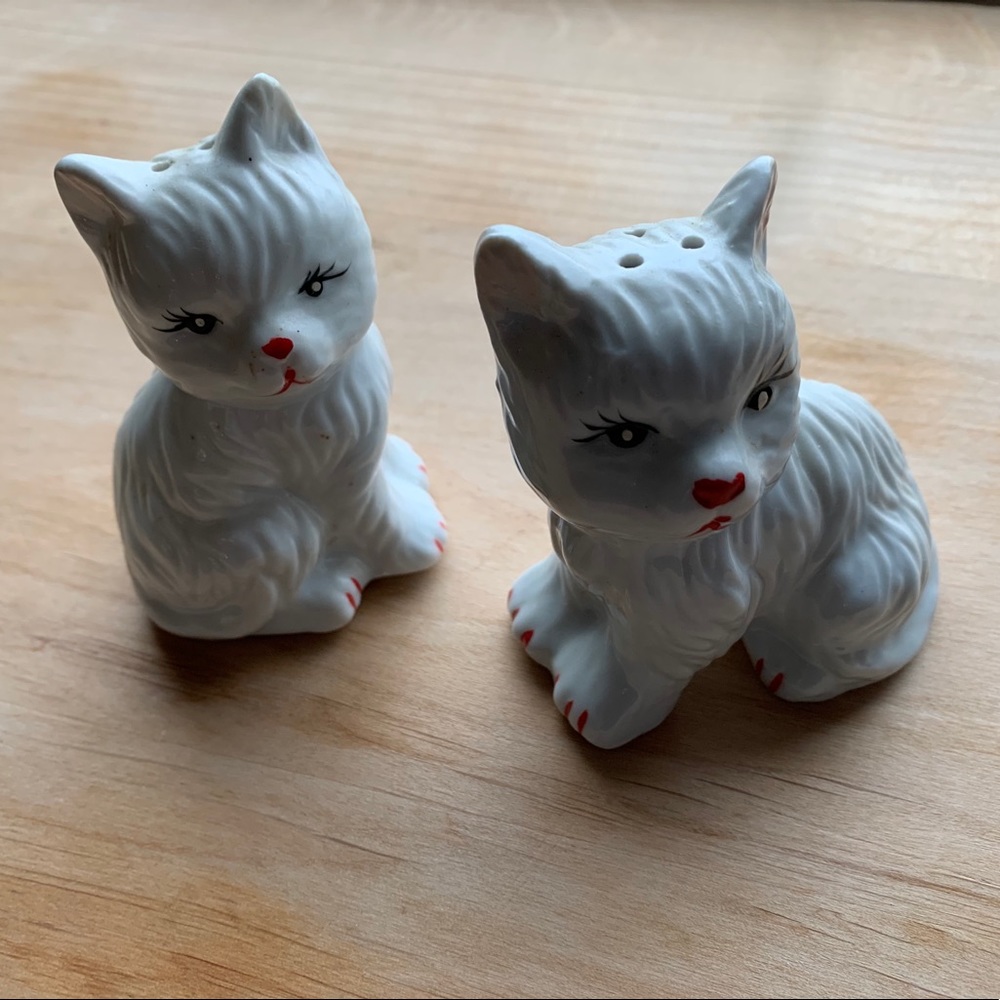 White puppy/ kitten salt & pepper shakers